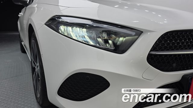 Mercedes-Benz A-Class (W177) A220 Sedan 2024 — фото 22