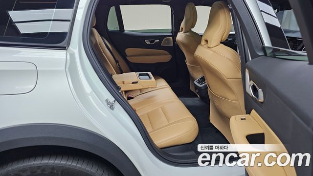 Volvo V60 Cross Country (II) B5 Pro AWD 2021 — фото 12