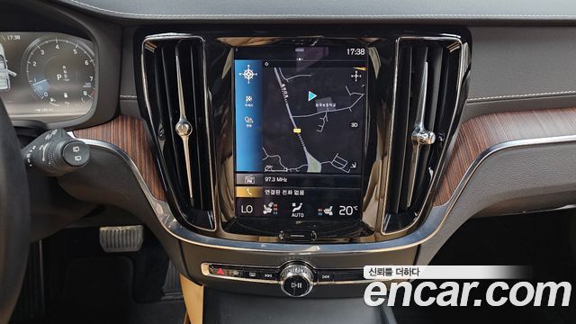 Volvo V60 Cross Country (II) B5 Pro AWD 2021 — фото 14