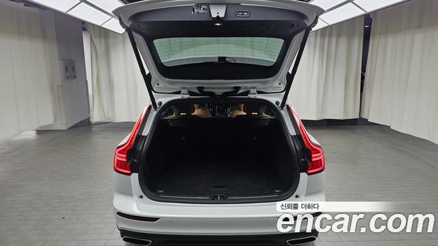 Volvo V60 Cross Country (II) B5 Pro AWD 2021 — фото 20
