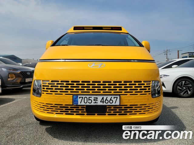 Hyundai Staria L3.5  Kinder Safety Car 15-Seater
