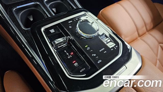 BMW 7 Series (G70) 740i xDrive M Sport 2025 — фото 9