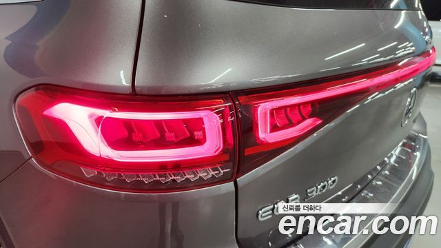 Mercedes-Benz EQB (X243) EQB300 4MATIC Electric Art 2024 — фото 16