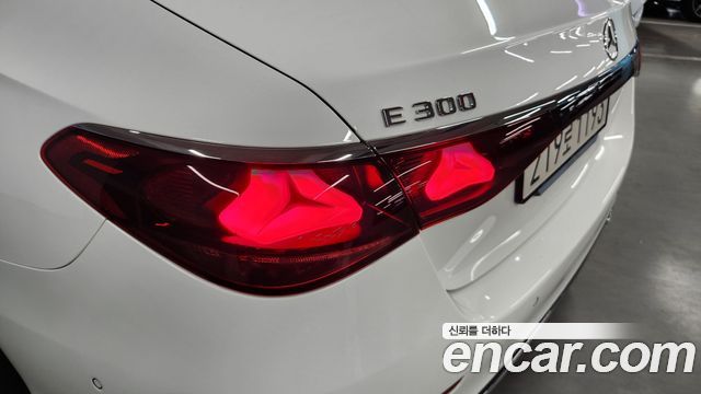 Mercedes-Benz E-Class (W214) E300 4MATIC AMG Line 2025 — фото 23