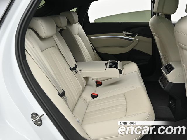 Audi Q8 e-tron (GE) 55 Quattro Sportback 2024 — фото 16