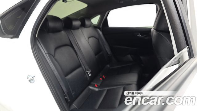 Kia K3 (II) 1.6 Prestige 2024 — фото 16