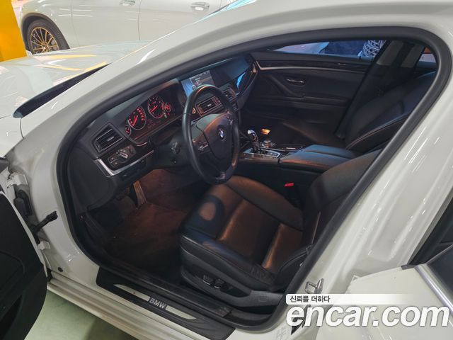 BMW 5 Series (F10) 528i 2011 — фото 8