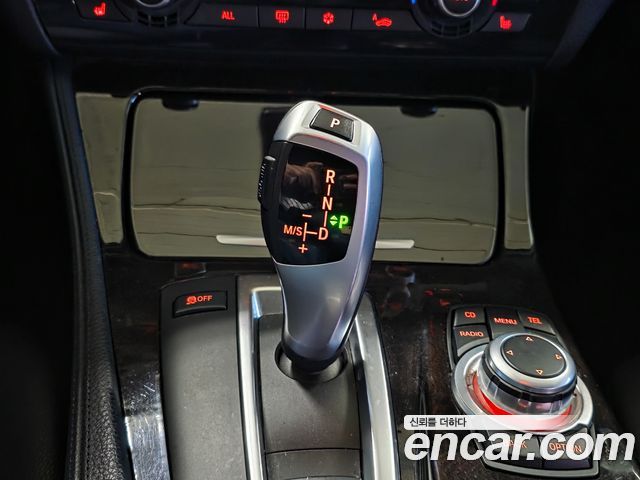 BMW 5 Series (F10) 528i 2011 — фото 15