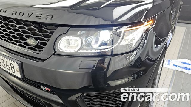 Land Rover Range Rover Sport (II) 5.0 SVR 2017 — фото 28
