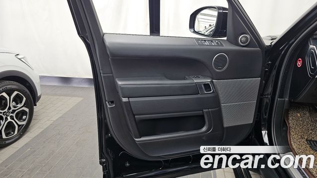 Land Rover Range Rover Sport (II) 5.0 SVR 2017 — фото 30