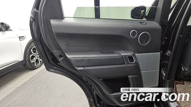 Land Rover Range Rover Sport (II) 5.0 SVR 2017 — фото 31