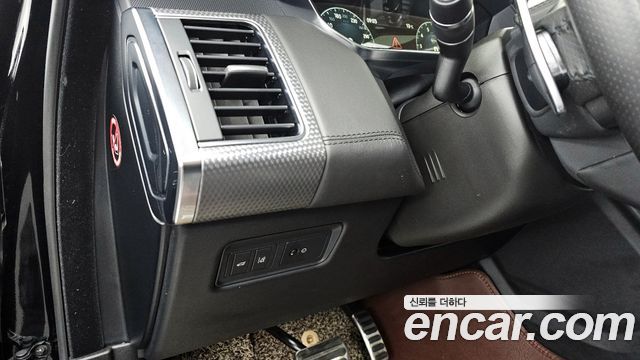 Land Rover Range Rover Sport (II) 5.0 SVR 2017 — фото 35