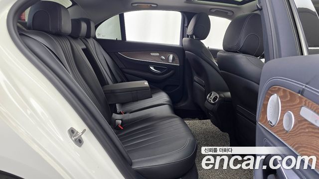 Mercedes-Benz E-Class (W213) E300 4MATIC Exclusive 2020 — фото 12