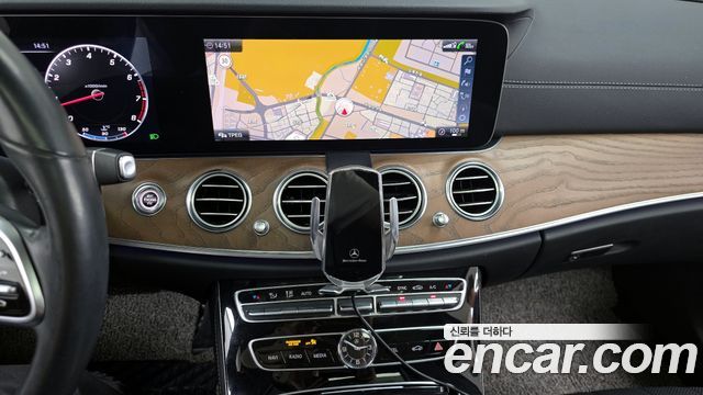Mercedes-Benz E-Class (W213) E300 4MATIC Exclusive 2020 — фото 14