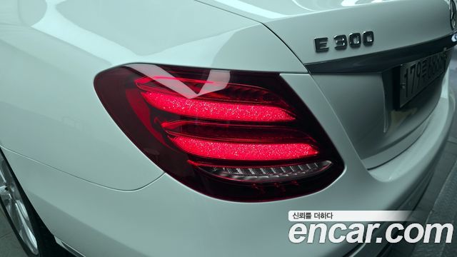 Mercedes-Benz E-Class (W213) E300 4MATIC Exclusive 2020 — фото 23