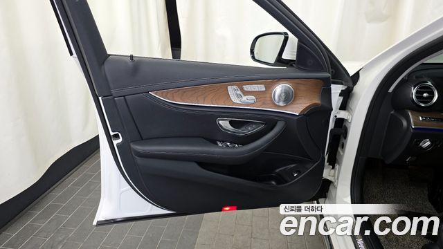Mercedes-Benz E-Class (W213) E300 4MATIC Exclusive 2020 — фото 24