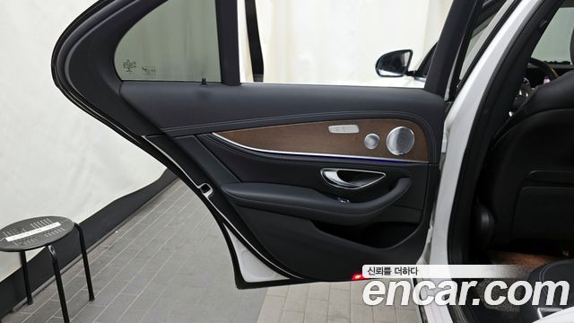 Mercedes-Benz E-Class (W213) E300 4MATIC Exclusive 2020 — фото 25