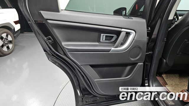 Land Rover Discovery Sport 2.0 TD4 SE 2017 — фото 25