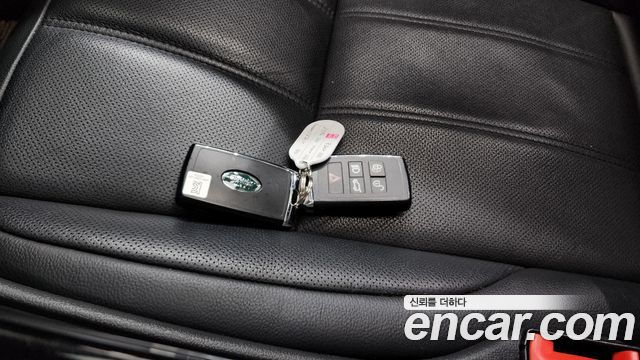 Land Rover Range Rover Evoque (II) P250 SE 2022 — фото 19