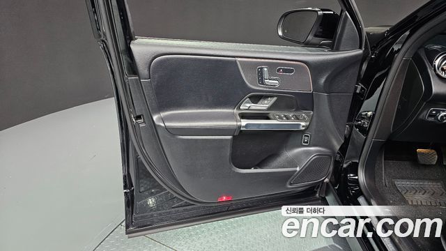 Mercedes-Benz GLB-Class (X247) GLB220 2021 — фото 24