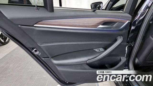 BMW 5 Series (G30) 530i xDrive M Sport Package Plus 2018 — фото 25
