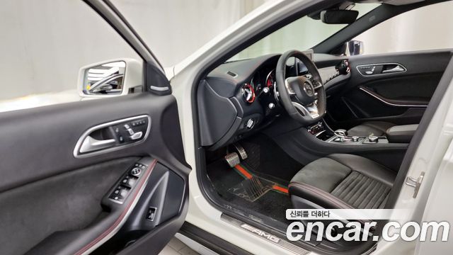 Mercedes-Benz GLA-Class (X156) GLA45 AMG 4MATIC 2019 — фото 10