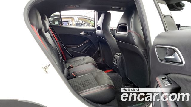 Mercedes-Benz GLA-Class (X156) GLA45 AMG 4MATIC 2019 — фото 16