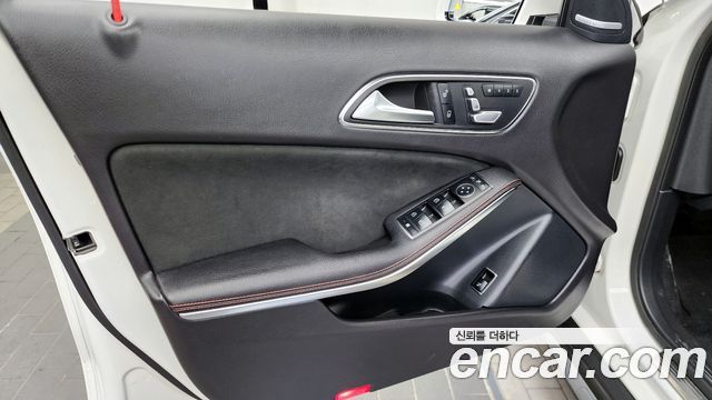 Mercedes-Benz GLA-Class (X156) GLA45 AMG 4MATIC 2019 — фото 30