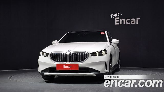 BMW 5 Series (G60) 520i 2024 — фото 3