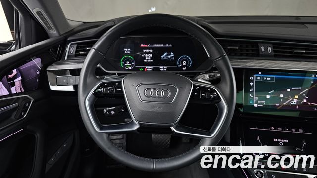 Audi e-tron 50 Quattro 2022 — фото 13