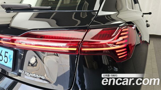 Audi e-tron 50 Quattro 2022 — фото 23