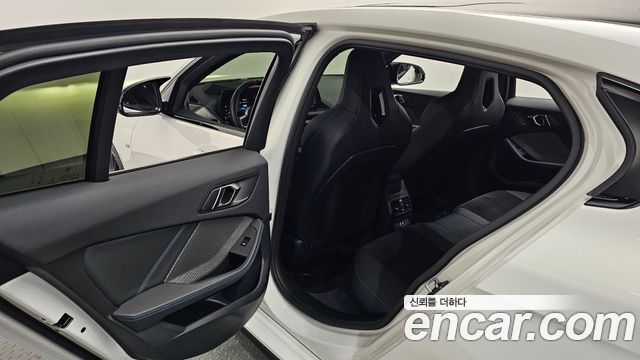 BMW 1 Series (F70) M135 xDrive Pro First Edition 2025 — фото 16