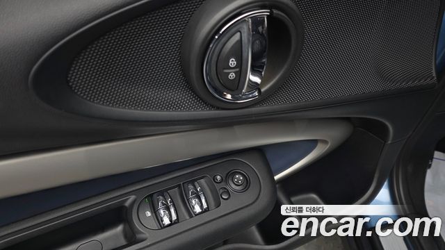 MINI Cooper Clubman Dominick Edition 2nd 2018 — фото 13