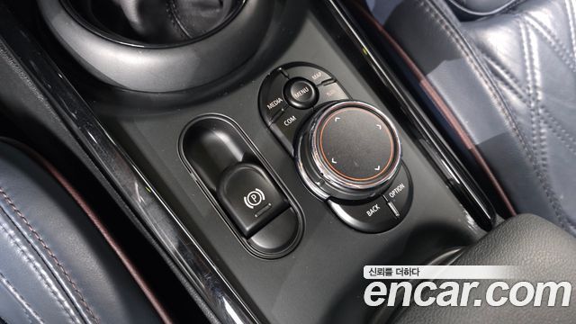 MINI Cooper Clubman Dominick Edition 2nd 2018 — фото 15