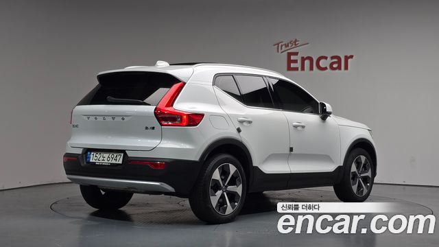 Volvo XC40 B4 Ultimate Bright 2023 — фото 2