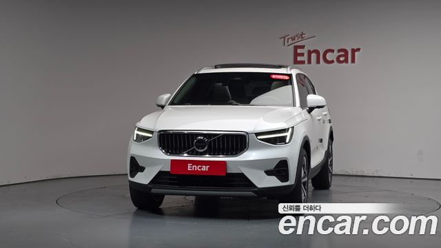 Volvo XC40 B4 Ultimate Bright 2023 — фото 3