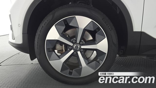 Volvo XC40 B4 Ultimate Bright 2023 — фото 5