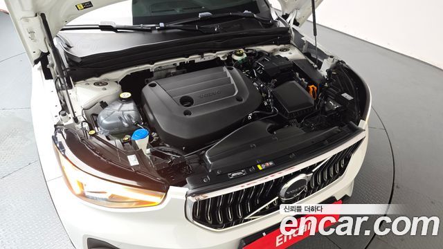 Volvo XC40 B4 Ultimate Bright 2023 — фото 6