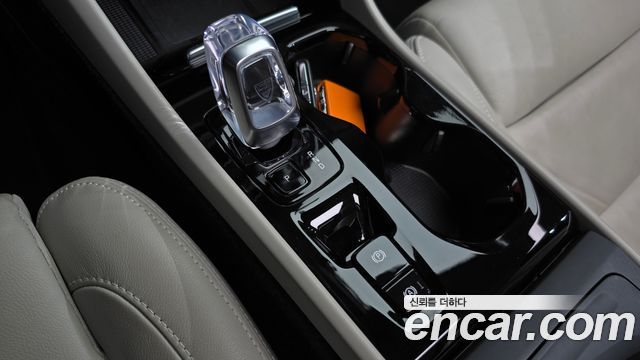 Volvo XC40 B4 Ultimate Bright 2023 — фото 9