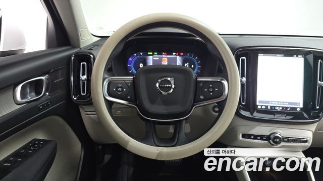 Volvo XC40 B4 Ultimate Bright 2023 — фото 13