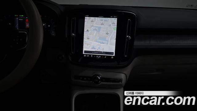 Volvo XC40 B4 Ultimate Bright 2023 — фото 14