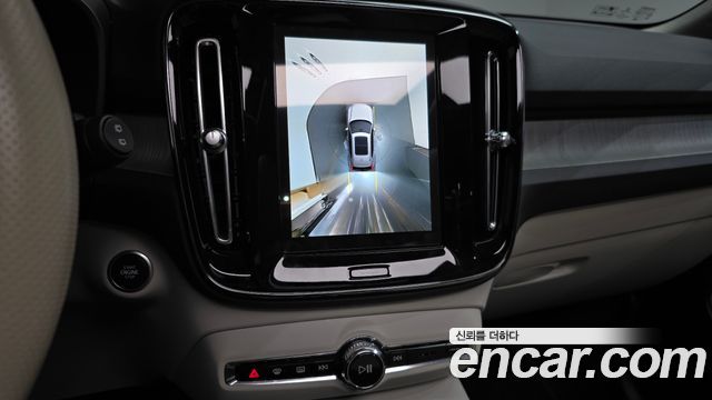 Volvo XC40 B4 Ultimate Bright 2023 — фото 15