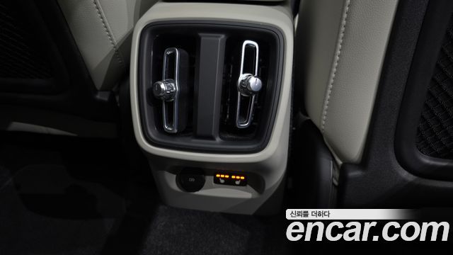 Volvo XC40 B4 Ultimate Bright 2023 — фото 19