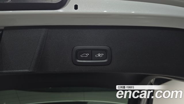 Volvo XC40 B4 Ultimate Bright 2023 — фото 20