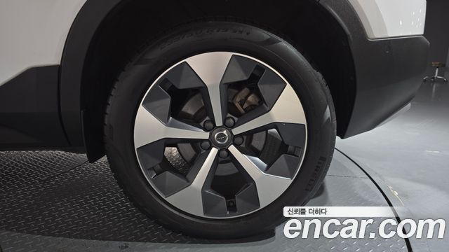 Volvo XC40 B4 Ultimate Bright 2023 — фото 21