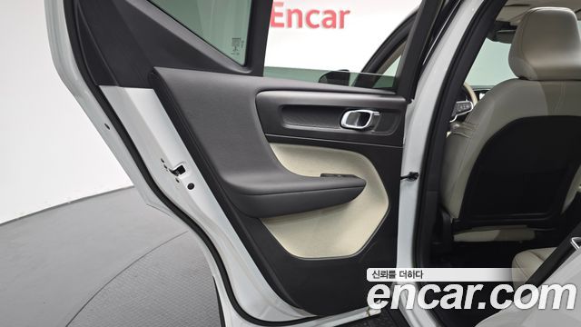 Volvo XC40 B4 Ultimate Bright 2023 — фото 25