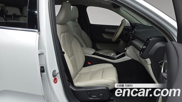 Volvo XC40 B4 Ultimate Bright 2023 — фото 26