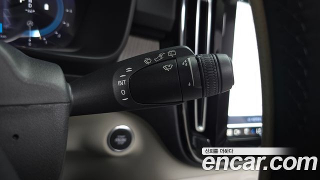 Volvo XC40 B4 Ultimate Bright 2023 — фото 30
