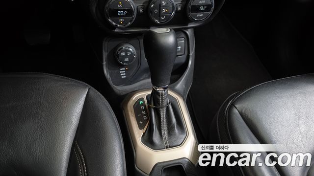 Jeep Renegade 2.0 Diesel Limited AWD 2017 — фото 9