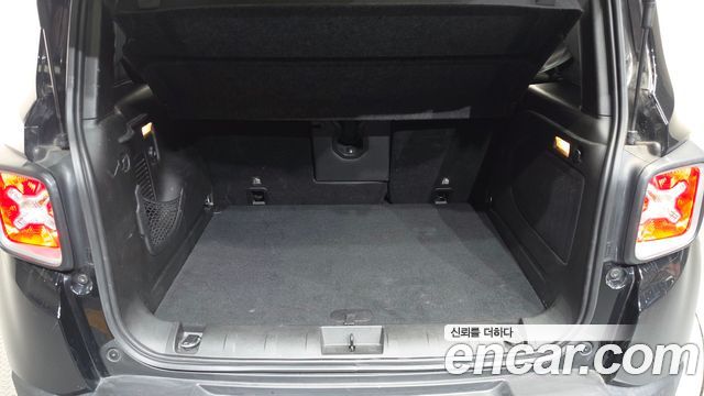 Jeep Renegade 2.0 Diesel Limited AWD 2017 — фото 20